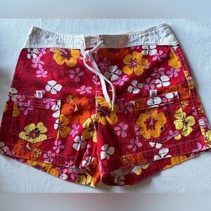 Toes on the Nose Women’s Hawaiian Shorts size 3 Red Pink Orange Floral design